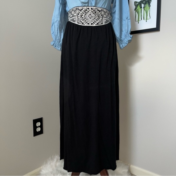π¦
American Eagle MIDI/MAXI Skirt - Picture 2 of 11
